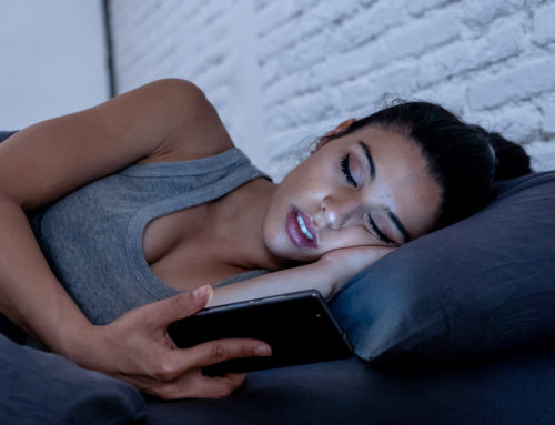 Mantenha o celular longe na hora que for dormir